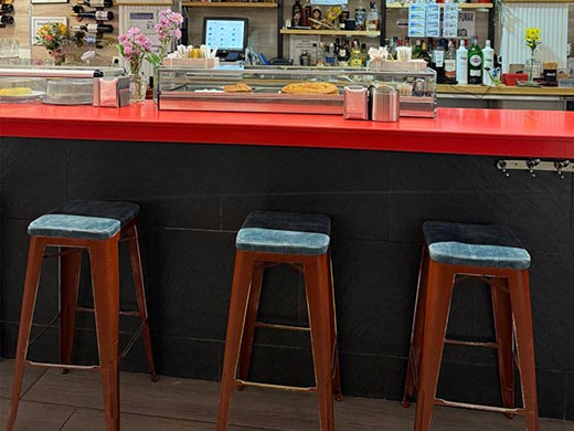 café bar en Brihuega - taburetes