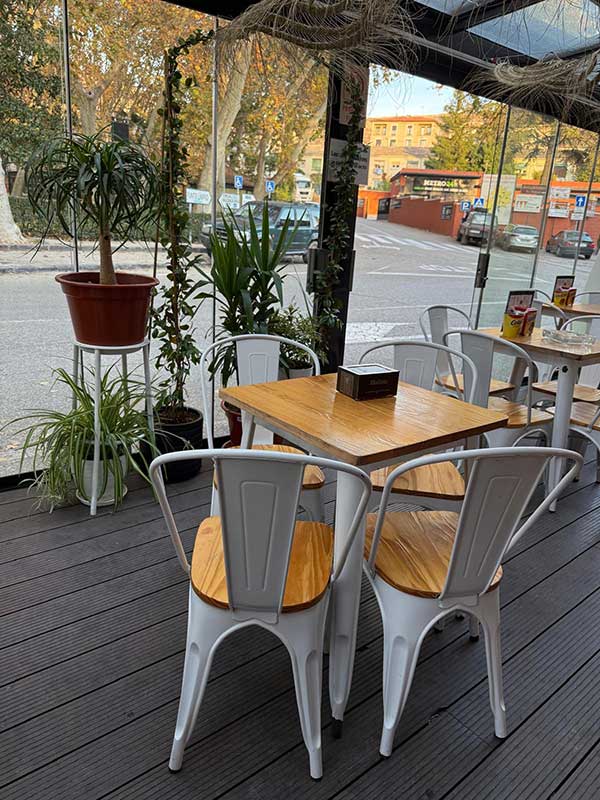 terraza del bar María Cristina en Brihuega - mesas
